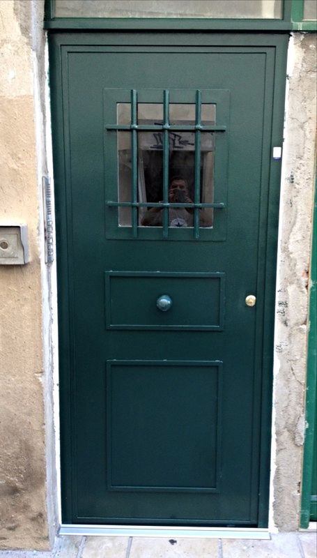porte d'immeuble sur mesures à Avignon centre ancien