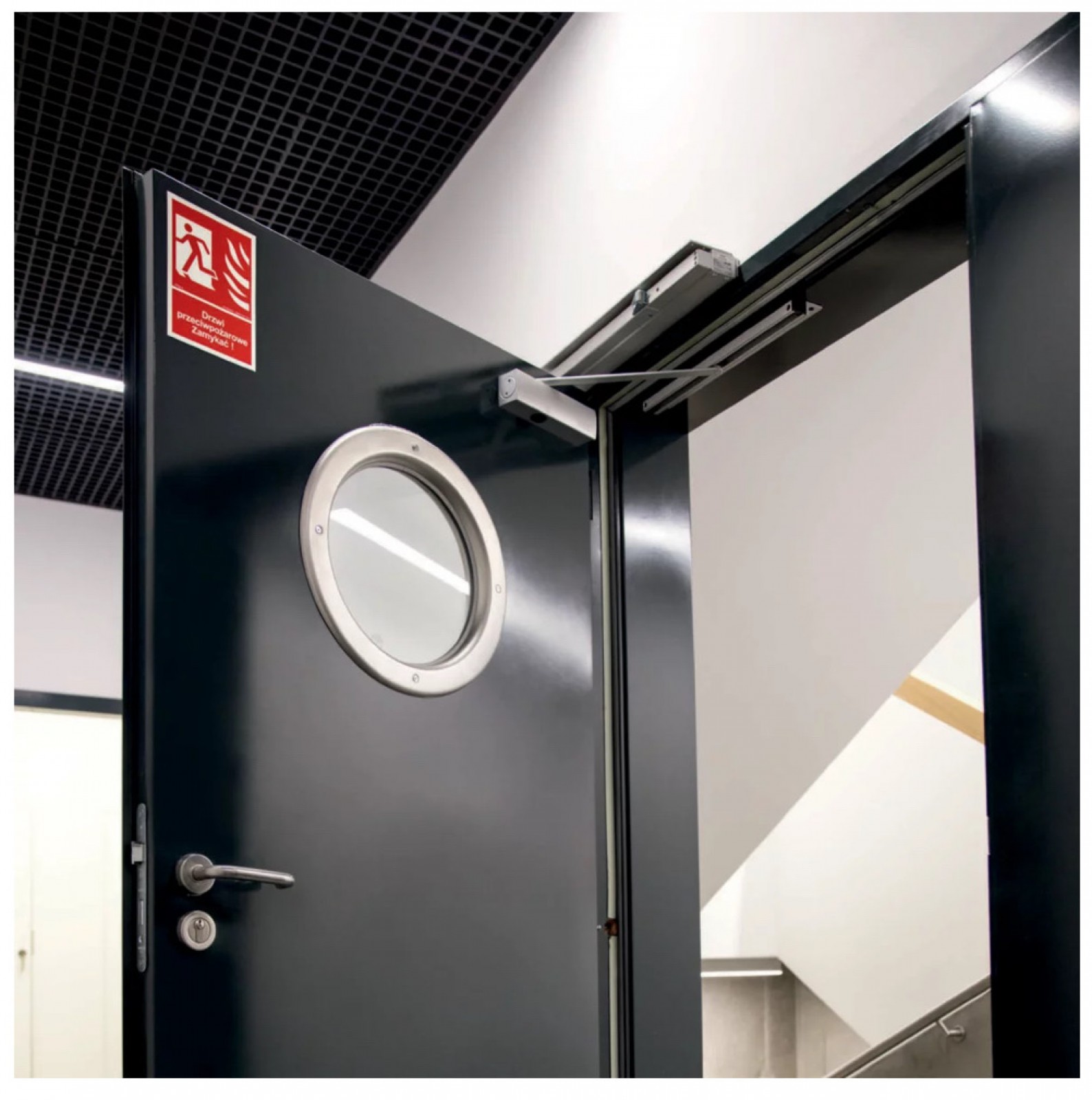 Porte de sécurité Fichet Metalsure anti-effraction avec hublot à Avignon