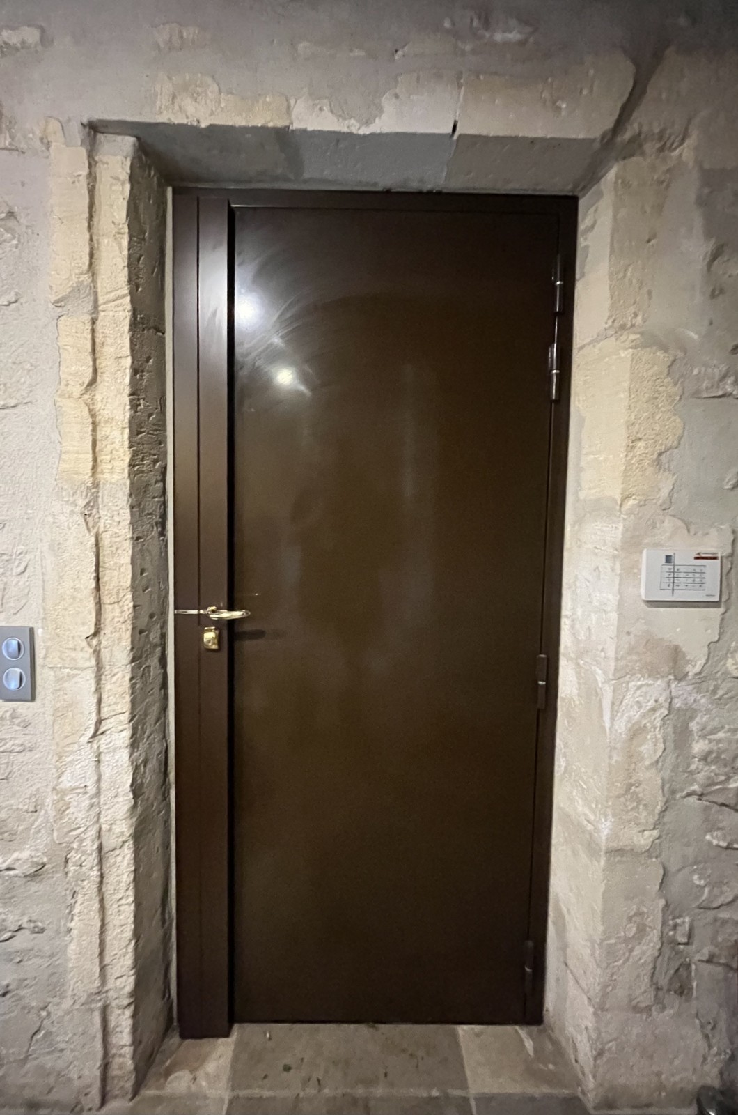 Faire installer une serrure de sécurité 3 points Fichet sur une porte ancienne à saint Remy de Provence dans les Bouches du Rhône