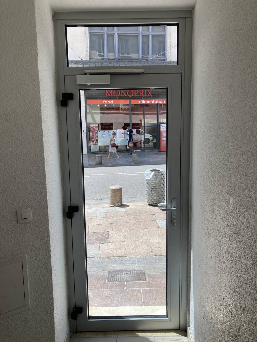 Acheter une porte d'entrée sur mesures pour grand passage à code à Avignon dans le Vaucluse