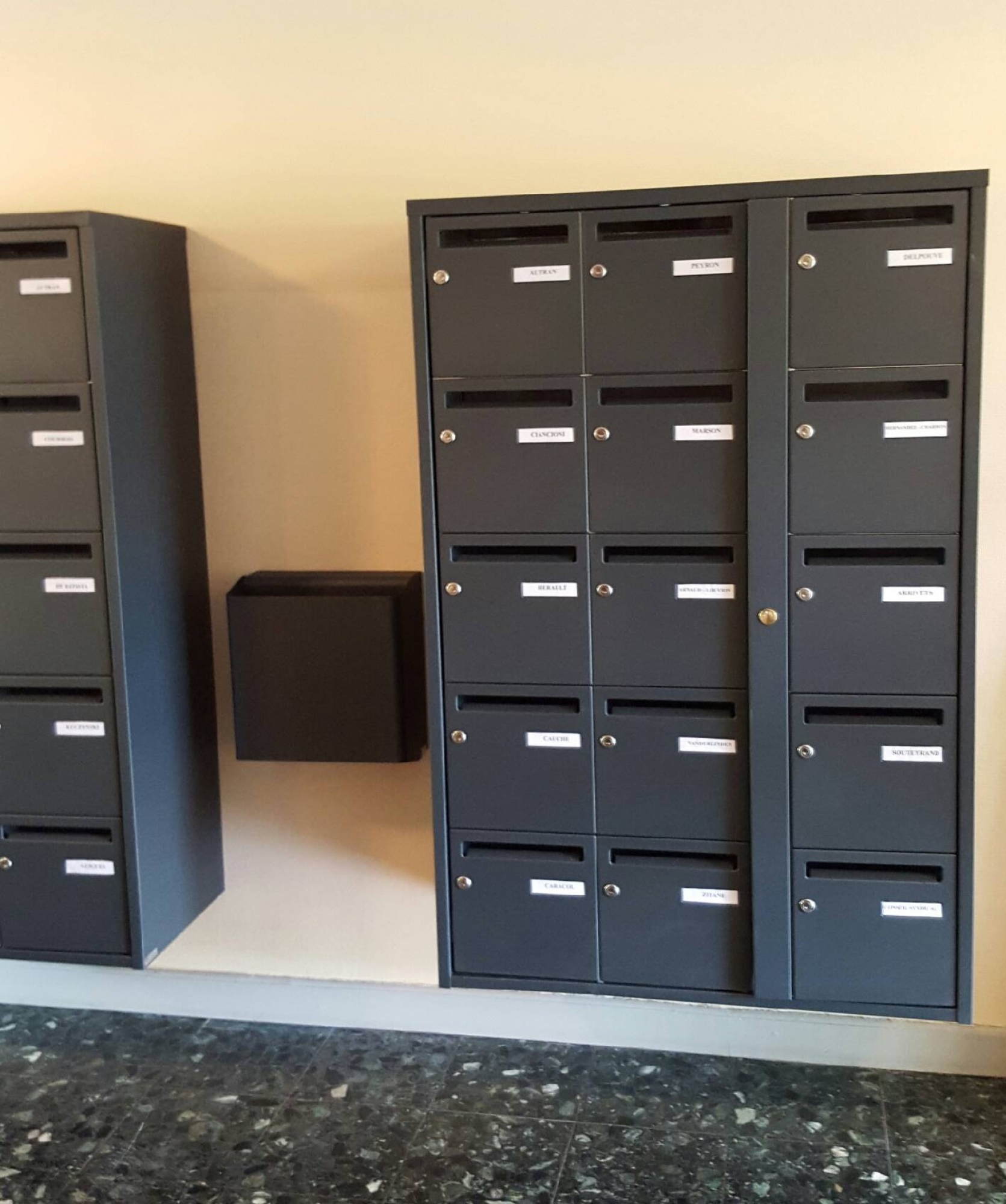 installation de blocs boites aux lettres sur mesures à avignon dans le vaucluse