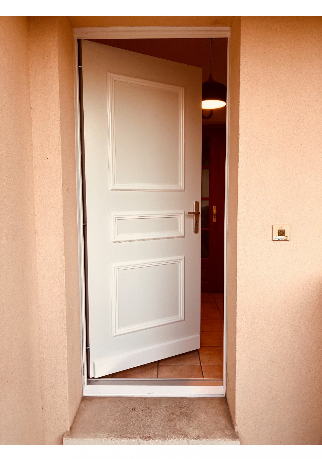 Installation d'une porte d'entrée anti-effraction pour villa à Avignon