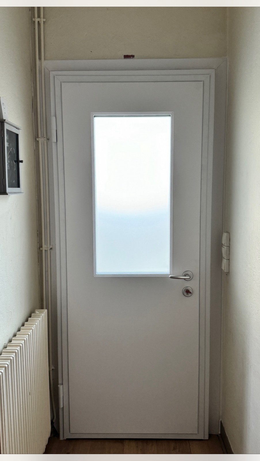 Porte blindée avec vitrage blindé pour maison à Avignon dans le Vaucluse 