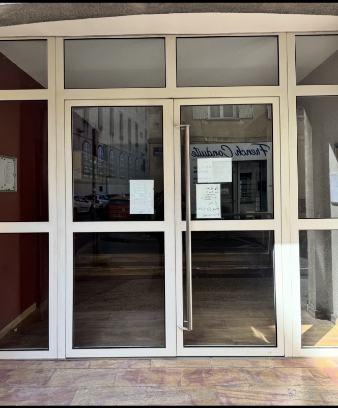 Faire installer un système de bandeau ventouse sur une porte d'entrée d'immeuble à Avignon dans le Vaucluse