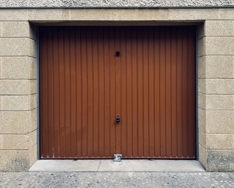 Faire remplacer une porte de grage basculante sur mesures à Avignon dans le Vaucluse