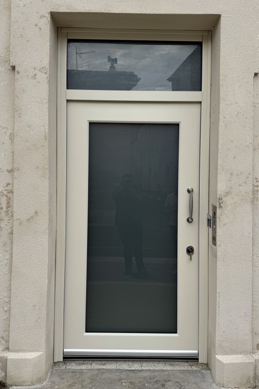 Faire rermplacer une porte d'entrée à Villeneuve les Avignon dans le Gard